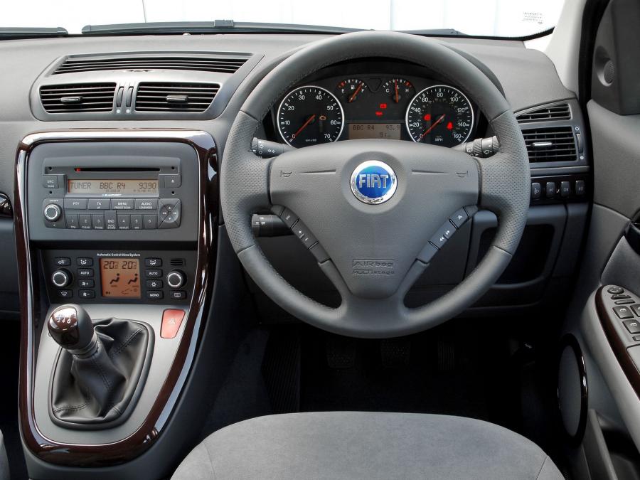  Fiat Croma 2005 года  (UK) (фото 16 из 16)